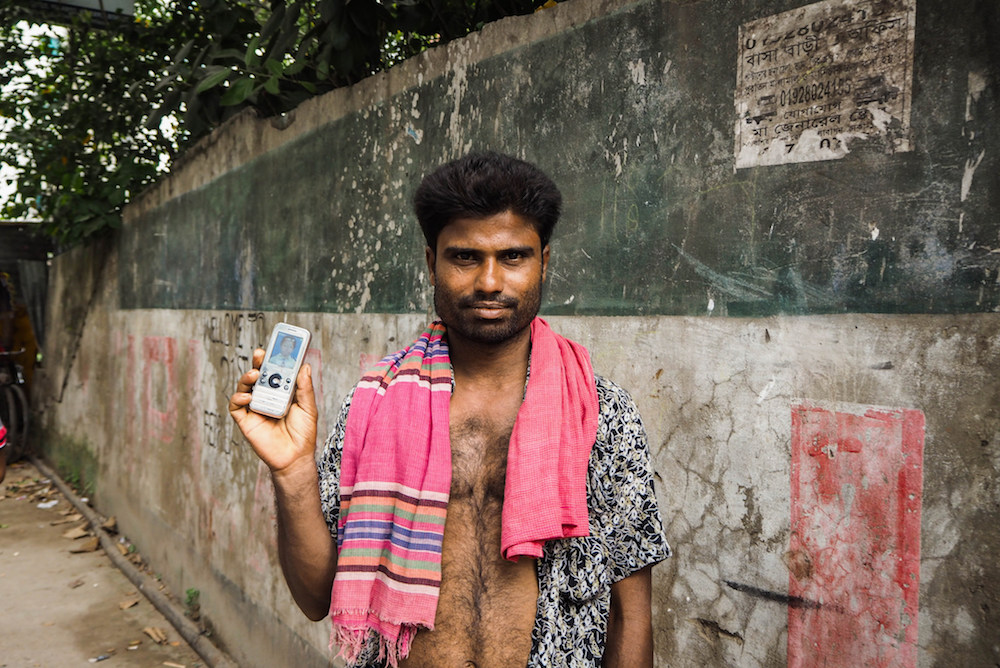 The impacts of emerging mobile data services in developing countries 