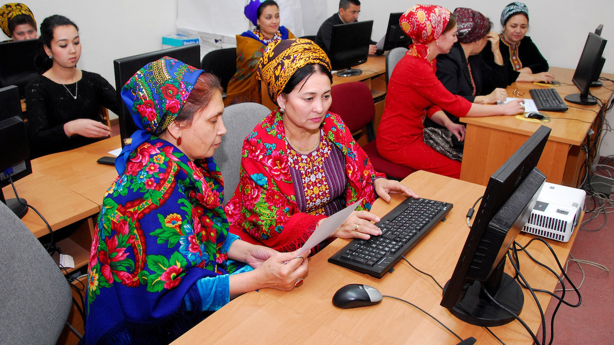 Statisticians entering data into the database for further processing and analysis. Turkmenistan. Photo: World Bank CC BY-NC-ND 2.0